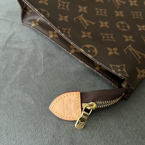 Louis Vuitton TOILETRY POUCH 26 - Picture 9 of 9